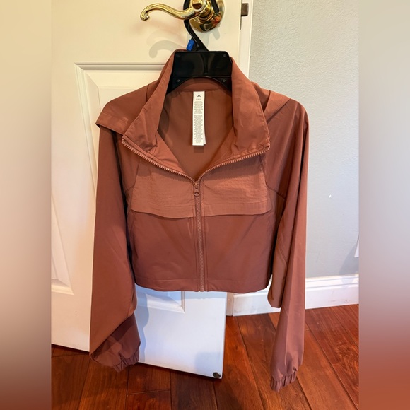 Alo yoga cropped playmaker jacket size small - Picture 2 of 7
